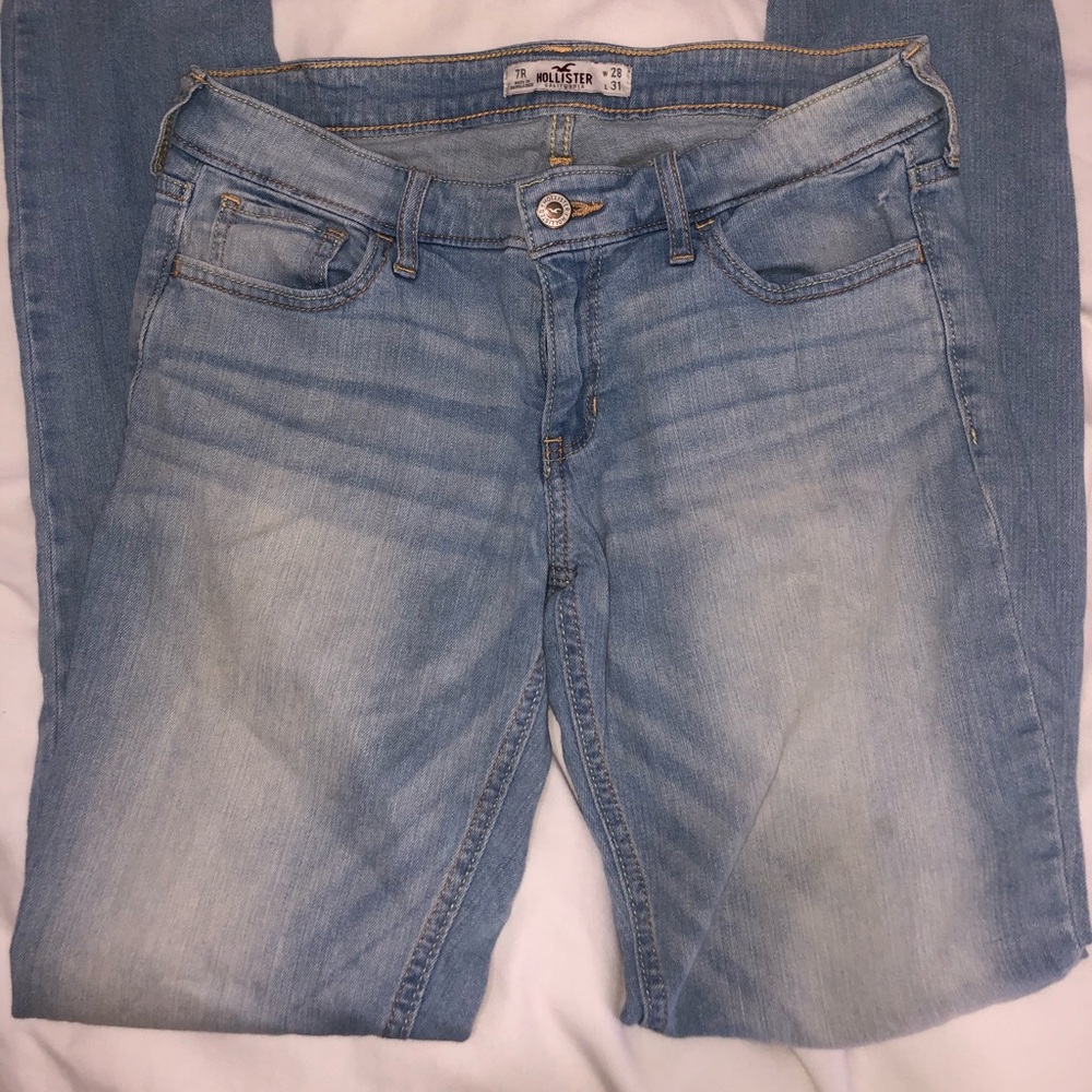 Light wash skinny jeans